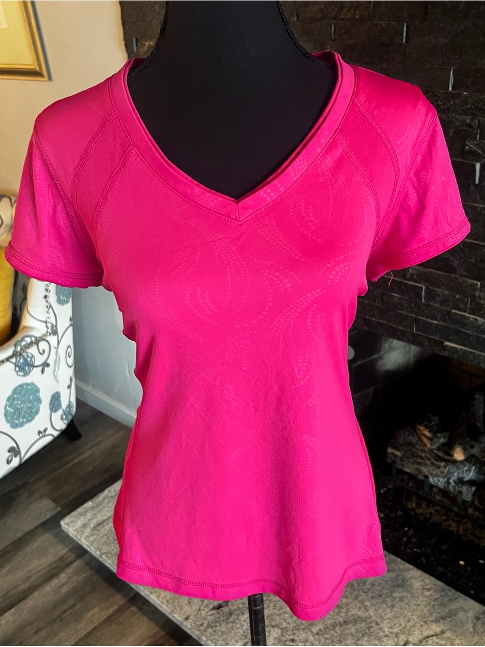 tek gear Women’s V-Neck Short Sleeve Tee - Hot Pink